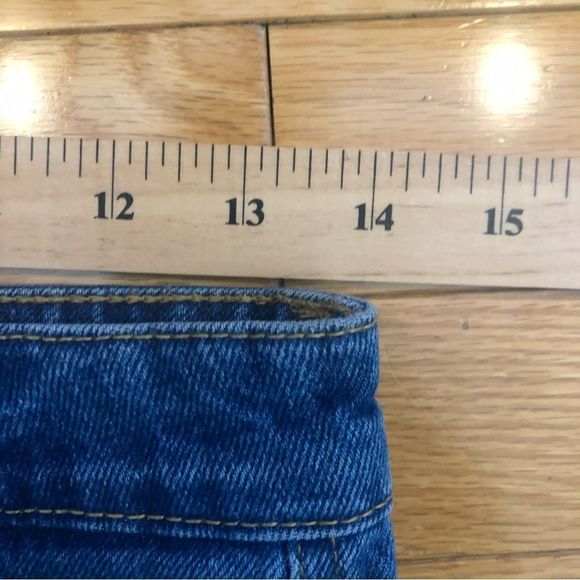 ZARA  Hi Rise Frayed Hem Cropped wide leg Jeans 2 - Picture 4 of 9